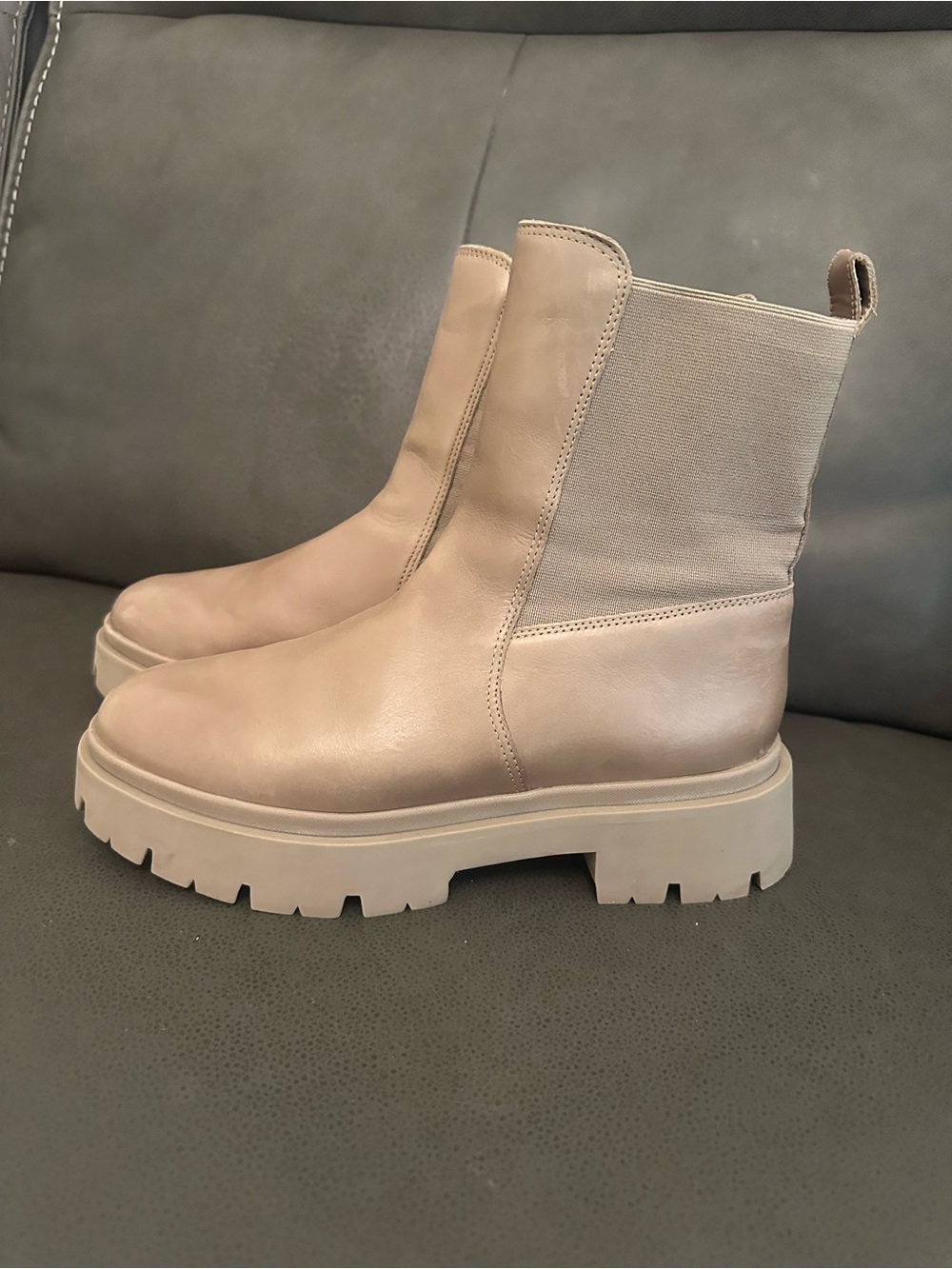 New Schutz Women's Billie Leather Boot - Mocaccino color. Size 7.5